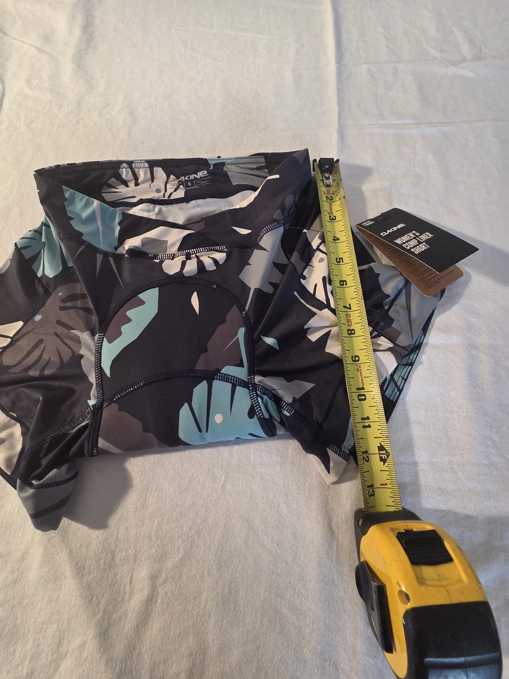 Dakine Women's Blue Black Tropical Crop Liner Biking Shorts